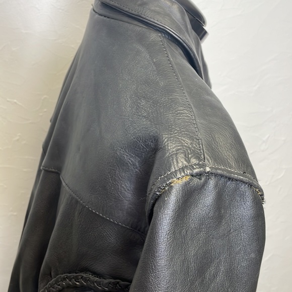 - Vintage Black Leather Biker/Motorcycle Jacket with Harley Davidson Patch - Picture 7 of 11